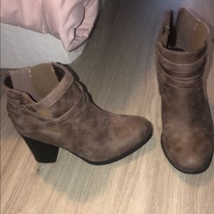 Toetoes booties w/ heel